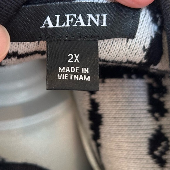 Womans blazer top. Black and white size 2xl. - Picture 4 of 4